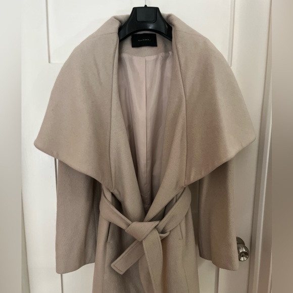 Tahari mid length winter coat - Picture 1 of 5